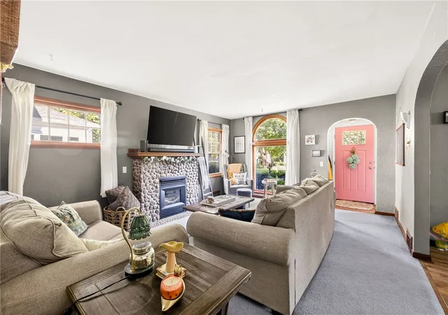 5th image of 74 Pontiac Dr, Irondequoit, NY 14617 | MLS# R1695071