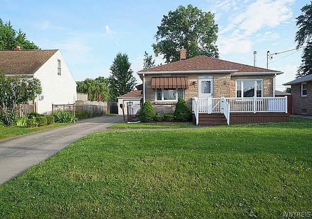 Homes for sale in Cheektowaga, NY | 1185 Cleveland Dr, Cheektowaga, NY 14225 | MLS# B1695094