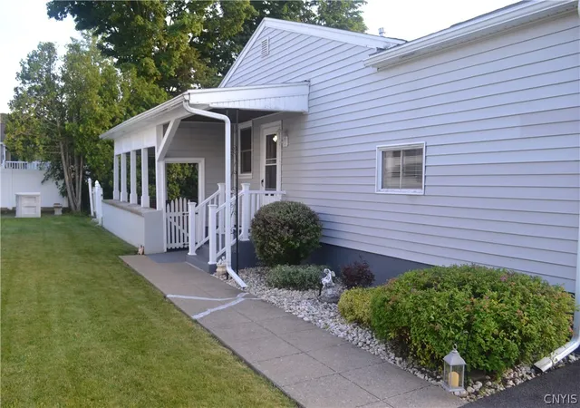 Photo 4 of Single family home for sale at 1408 Buckley Rd, Utica, NY 13501 | MLS# S1694846 | Listing updated on 2026-07-21