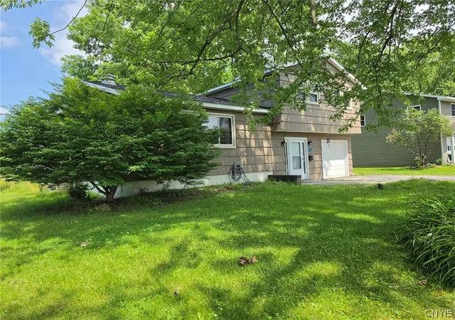2nd image of 17 Hummingbird Path, Liverpool, NY 13090 | MLS# S1693817