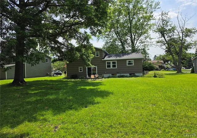 31st image of 17 Hummingbird Path, Liverpool, NY 13090 | MLS# S1693817