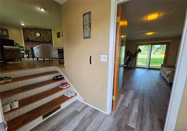 4th image of 17 Hummingbird Path, Liverpool, NY 13090 | MLS# S1693817