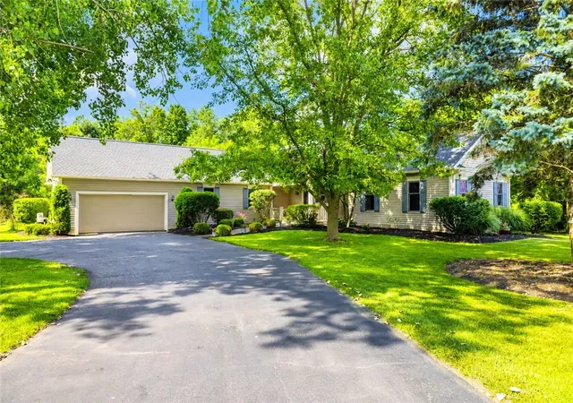 1st image of 17 Trout Creek Run, Honeoye Falls, NY 14472 | MLS# R1694401