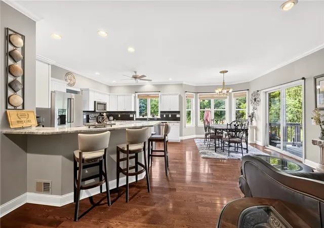 4th image of 17 Trout Creek Run, Honeoye Falls, NY 14472 | MLS# R1694401