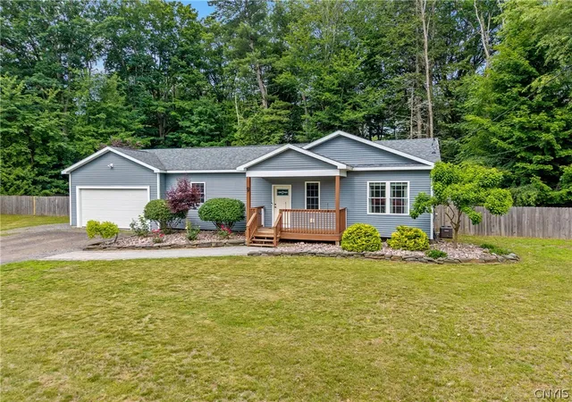 Homes for sale in Schroeppel, NY | 9 Oak Dr, Schroeppel, NY 13132 | MLS# S1695123