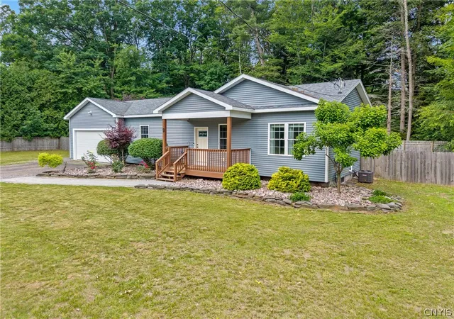 Homes for sale in Schroeppel, NY | 9 Oak Dr, Schroeppel, NY 13132 | MLS# S1695123
