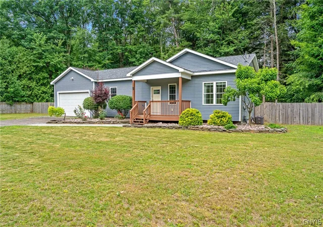 Homes for sale in Schroeppel, NY | 9 Oak Dr, Schroeppel, NY 13132 | MLS# S1695123