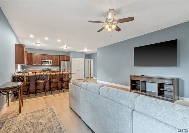 Homes for sale in Schroeppel, NY | 9 Oak Dr, Schroeppel, NY 13132 | MLS# S1695123