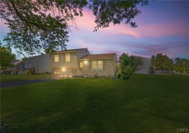 3rd image of 7436 Muench Rd, Liverpool, NY 13088 | MLS# S1694516