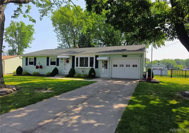 1st image of 7225 Norman Rd, Wheatfield, NY 14120 | MLS# B1693401