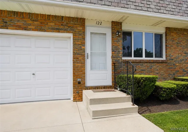 Photo 3 of Sale Pending at 122 Rebecca Park, Buffalo, NY 14207 | MLS# B1695149 | Listing updated on 2026-07-13