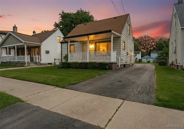 2nd image of 639 73rd St, Niagara Falls, NY 14304 | MLS# B1694949