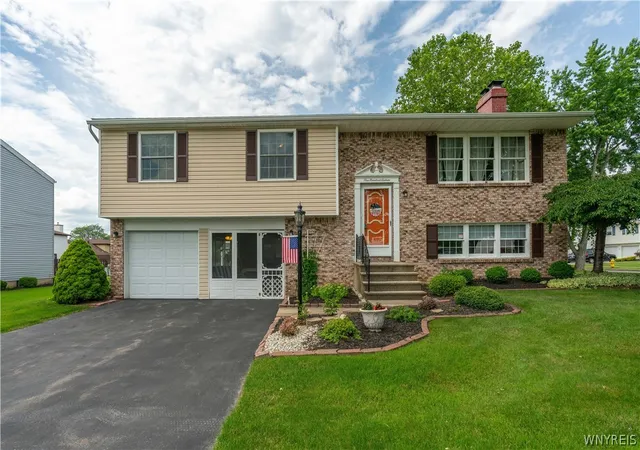 1st image of 116 Roycroft Dr, Buffalo, NY 14224 | MLS# B1695154