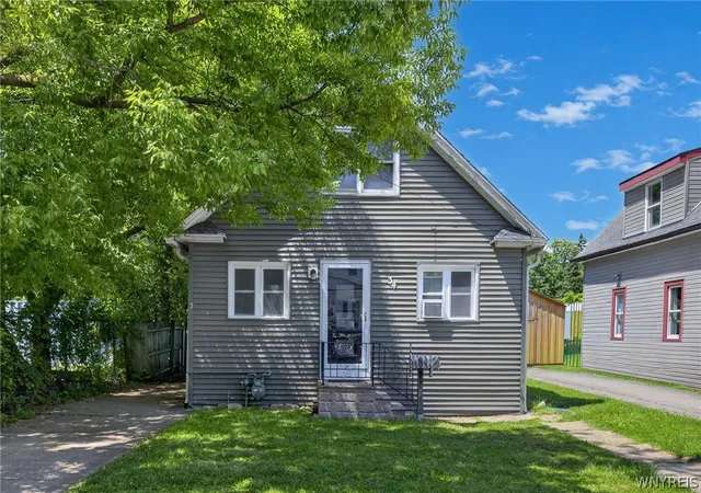 Homes for sale in Tonawanda, NY | 34 Loretta St, Tonawanda, NY 14150 | MLS# B1693942