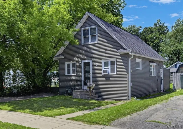 Homes for sale in Tonawanda, NY | 34 Loretta St, Tonawanda, NY 14150 | MLS# B1693942