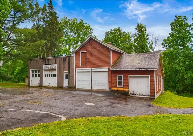 Photo 5 of Sale Pending at 5091 Westmoreland Rd, Whitesboro, NY 13492 | MLS# S1695189 | Listing updated on 2026-07-12