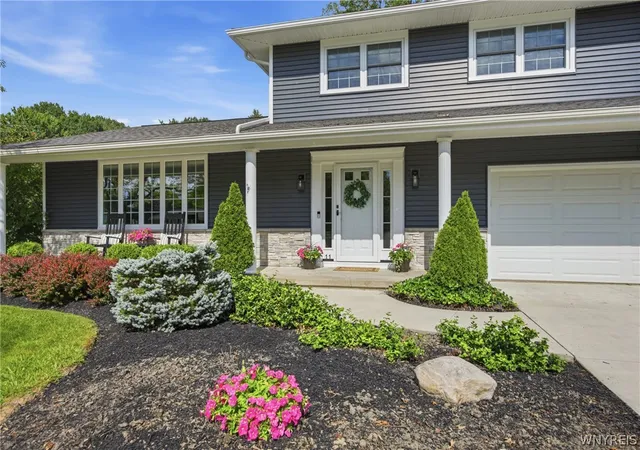 1st image of 11 Rolling Hills Dr, Orchard Park, NY 14127 | MLS# B1695010