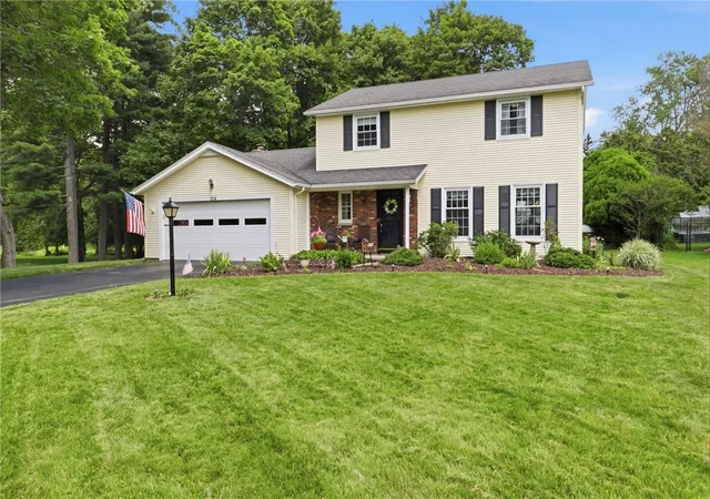 Homes for sale in Penfield, NY | 104 Willowbend Dr, Penfield, NY 14526 | MLS# R1695119