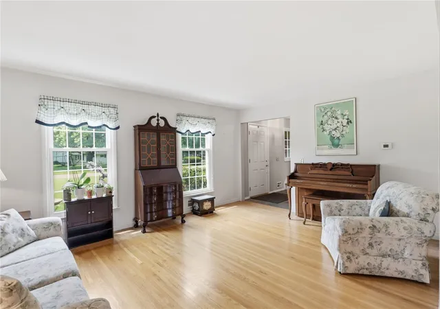 Homes for sale in Penfield, NY | 104 Willowbend Dr, Penfield, NY 14526 | MLS# R1695119