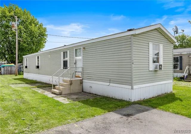 2nd image of 768 Dorwood Park, Ransomville, NY 14131 | MLS# B1695216
