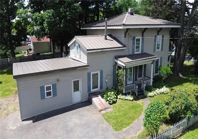 2nd image of 31 Hollister St, Dundee, NY 14837 | MLS# R1694522