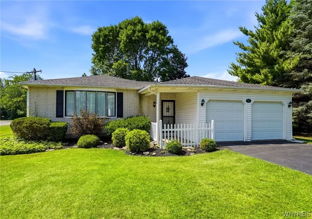 2nd image of 742 Scovell Dr, Lewiston, NY 14092 | MLS# B1694940
