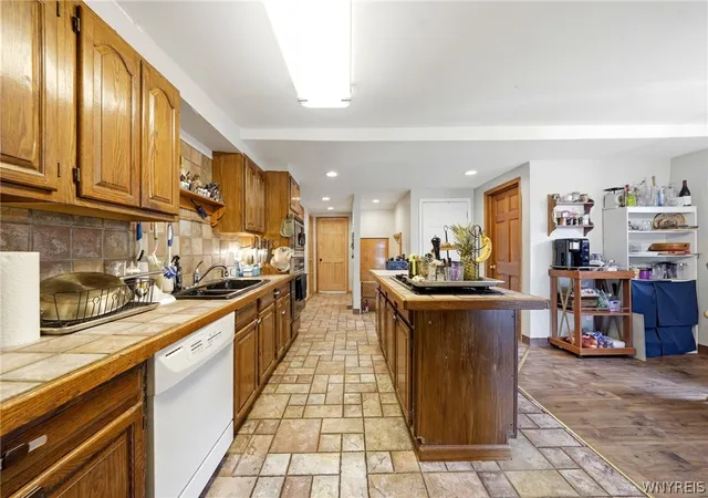 Photo 3 of Sale Pending at 1087 Ridge Rd, Buffalo, NY 14218 | MLS# B1694939 | Listing updated on 2026-07-03