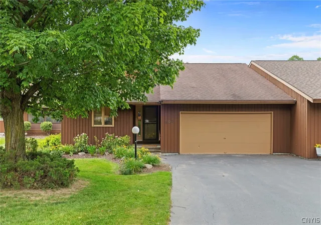 Homes for sale in Camillus, NY | 202 Weatheridge Dr, Camillus, NY 13031 | MLS# S1693632