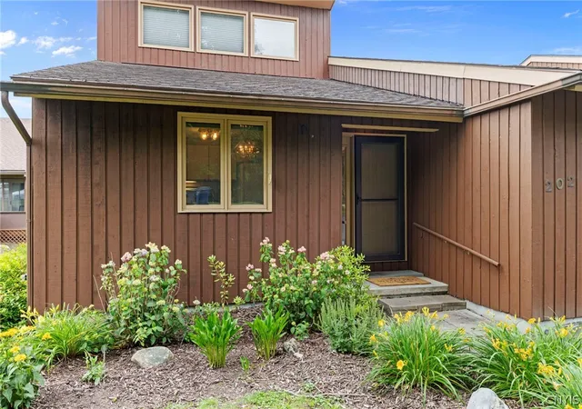 Homes for sale in Camillus, NY | 202 Weatheridge Dr, Camillus, NY 13031 | MLS# S1693632