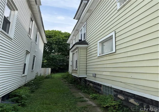 Photo 3 of Sale Pending at 421 Tompkins St #1, Syracuse, NY 13204 | MLS# S1694958 | Listing updated on 2026-07-10