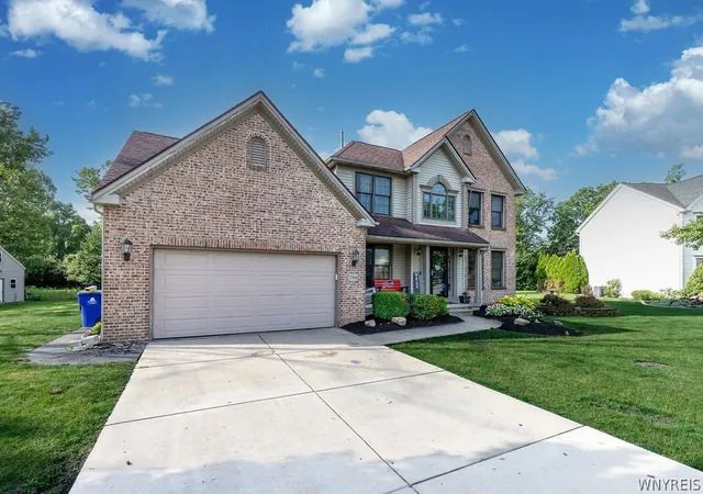 Photo 3 of Sale Pending at 3366 Brookfield Ln, Hamburg, NY 14075 | MLS# B1694789 | Listing updated on 2026-07-24