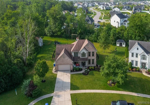 Photo 3 of Sale Pending at 3366 Brookfield Ln, Hamburg, NY 14075 | MLS# B1694789 | Listing updated on 2026-07-24
