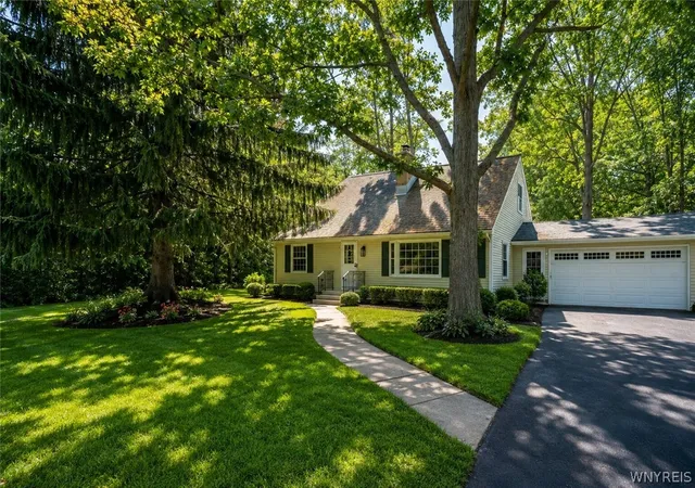 1st image of 708 The Circle Dr, Lewiston, NY 14092 | MLS# B1694191