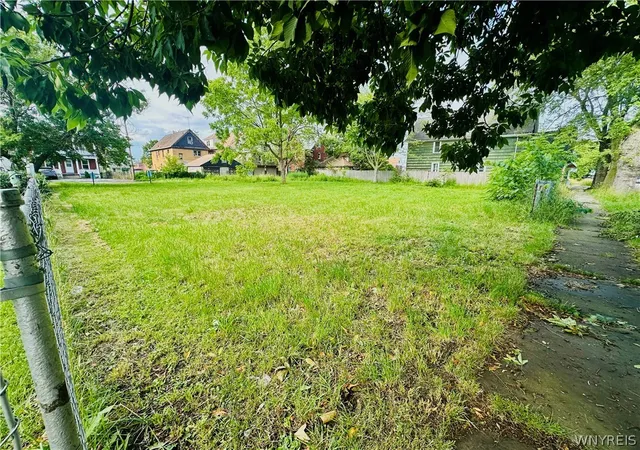 1st image of 1960 Cudaback Ave, Niagara Falls, NY 14303 | MLS# B1695335