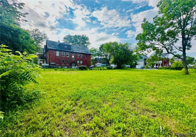 3rd image of 1960 Cudaback Ave, Niagara Falls, NY 14303 | MLS# B1695335