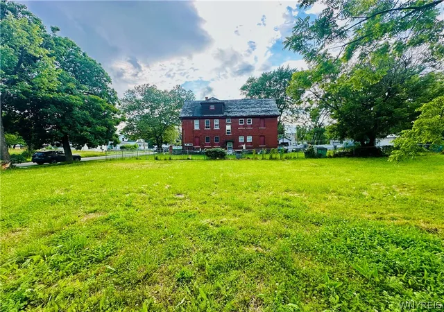 4th image of 1960 Cudaback Ave, Niagara Falls, NY 14303 | MLS# B1695335