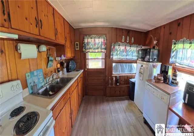 Photo 4 of Single family home for sale at 2423 Lakeside Dr, Ashville, NY 14710 | MLS# R1695074 | Listing updated on 2026-07-31