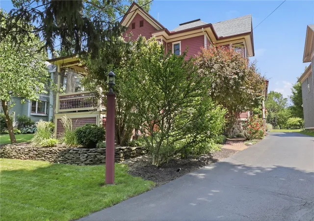 Photo 5 of Sale Pending at 290 N Main St, Canandaigua, NY 14424 | MLS# R1694621 | Listing updated on 2026-07-31