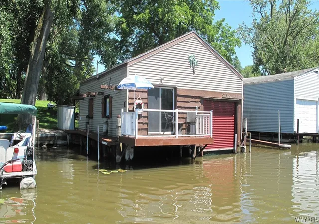 Homes for sale in North Tonawanda, NY | 19 Canal Front Mayors Park, North Tonawanda, NY 14120 | MLS# B1694931