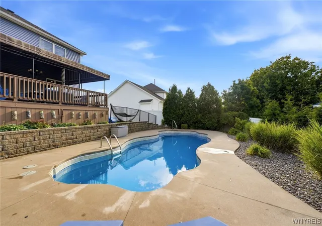 Homes for sale in West Seneca, NY | 21 Sunset Creek Dr, West Seneca, NY 14224 | MLS# B1694534