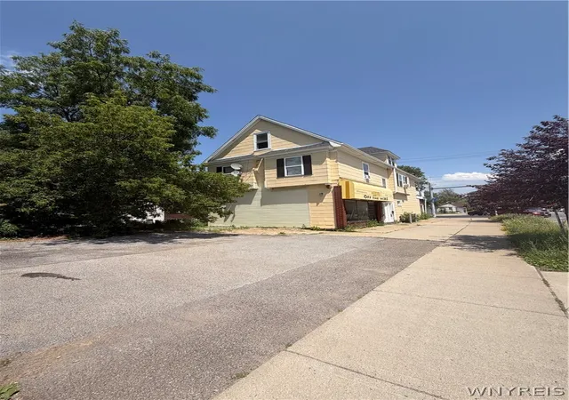 Listing Photo 4 - Condo for sale in building located at 154 Niagara Fls Blvd, Buffalo, NY 14223