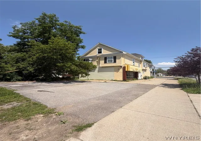Listing Photo 5 - Condo for sale in building located at 154 Niagara Fls Blvd, Buffalo, NY 14223