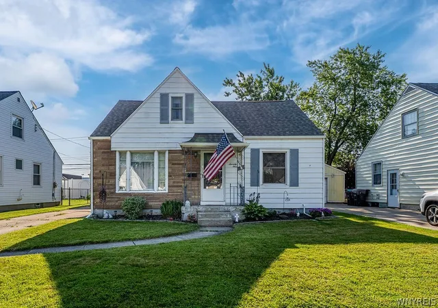 2nd image of 71 Wrexham Ct N, Tonawanda, NY 14150 | MLS# B1694709