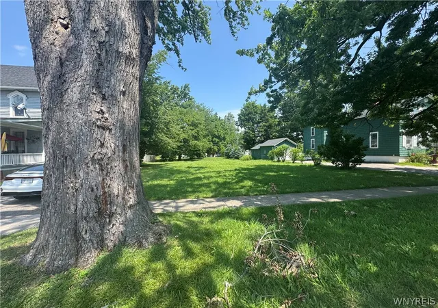 Photo 3 of Sale Pending at 224 Eagle St, Medina, NY 14103 | MLS# B1694900 | Listing updated on 2026-08-04
