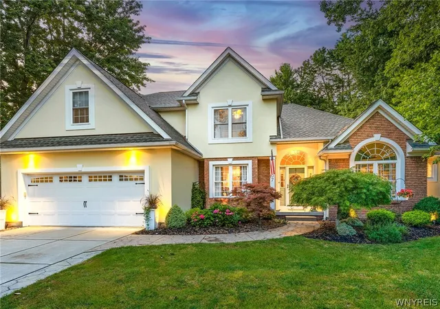 Homes for sale in East Amherst, NY | 207 Brenridge Dr, East Amherst, NY 14051 | MLS# B1694416