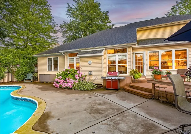 Homes for sale in East Amherst, NY | 207 Brenridge Dr, East Amherst, NY 14051 | MLS# B1694416