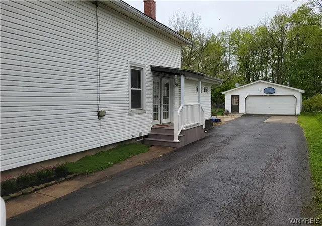 Homes for sale in Lockport City, NY | 172 Erie St, Lockport City, NY 14094 | MLS# B1695100