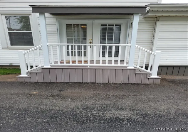 Homes for sale in Lockport City, NY | 172 Erie St, Lockport City, NY 14094 | MLS# B1695100