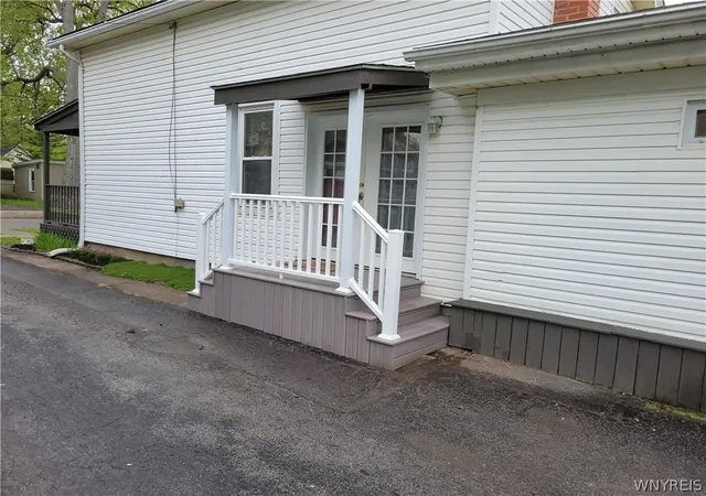 Homes for sale in Lockport City, NY | 172 Erie St, Lockport City, NY 14094 | MLS# B1695100