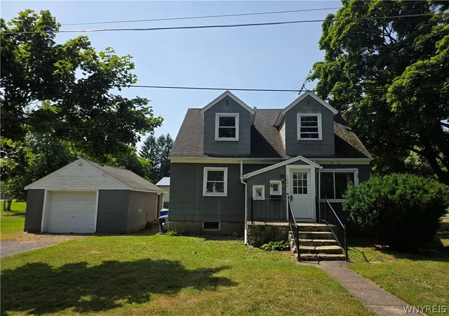 Photo 1 of Sale Pending at 1027 Gwinn St, Medina, NY 14103 | MLS# B1695391 | Listing updated on 2026-07-13